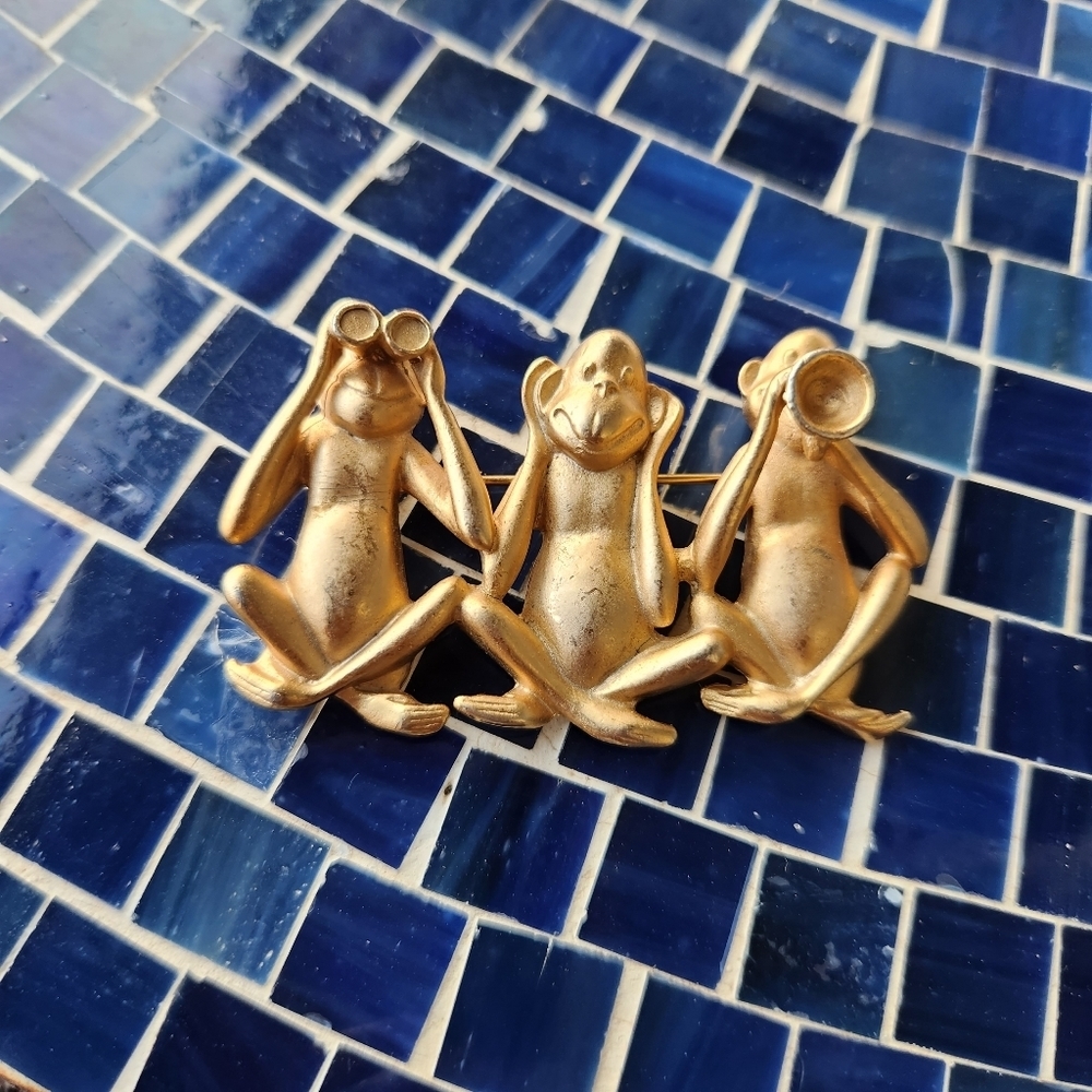 Vintage 3 Monkey Brooch -Ajc 45$
